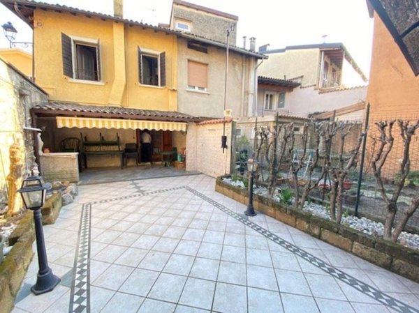 casa indipendente in vendita a Toscolano-Maderno