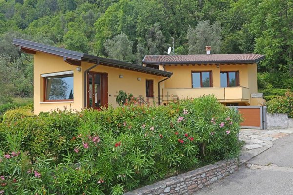 casa indipendente in vendita a Toscolano-Maderno in zona Cecina