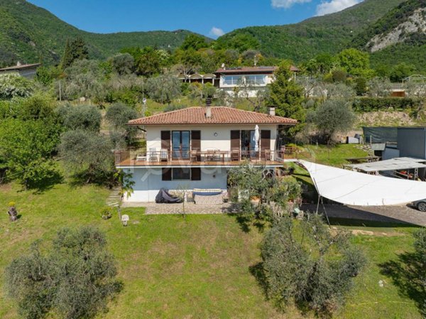 casa indipendente in vendita a Toscolano-Maderno in zona Toscolano
