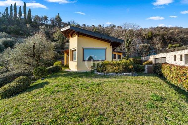 casa indipendente in vendita a Toscolano-Maderno in zona Cecina