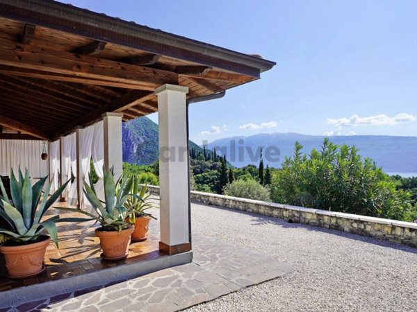 casa indipendente in vendita a Toscolano-Maderno in zona Sanico