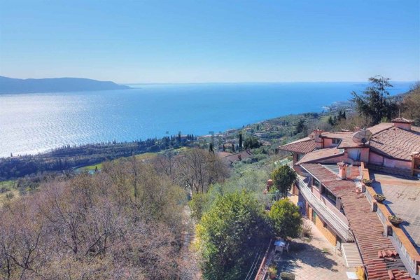 casa indipendente in vendita a Toscolano-Maderno