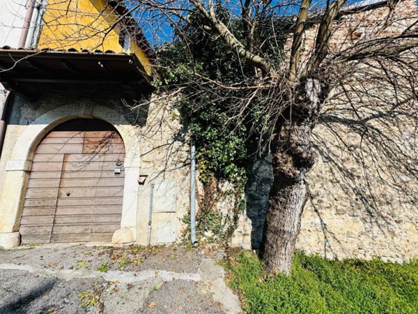 intera palazzina in vendita a Toscolano-Maderno