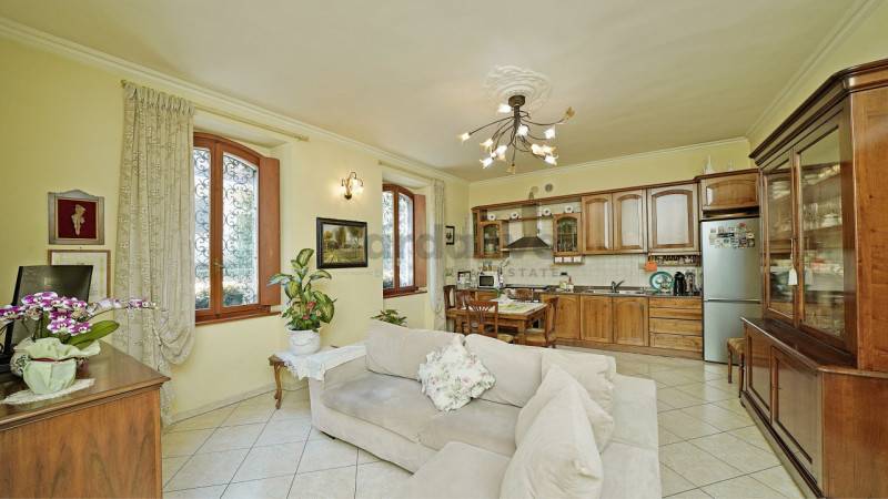 intera palazzina in vendita a Toscolano-Maderno in zona Maderno