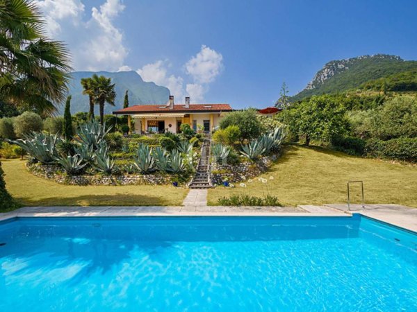 casa indipendente in vendita a Toscolano-Maderno