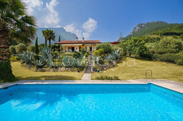casa indipendente in vendita a Toscolano-Maderno