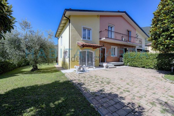 casa indipendente in vendita a Toscolano-Maderno in zona Toscolano