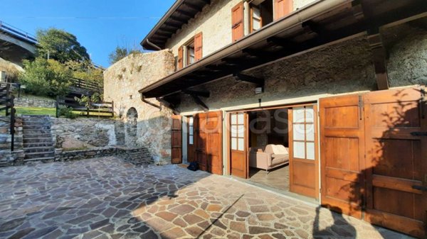casa indipendente in vendita a Toscolano-Maderno in zona Roina