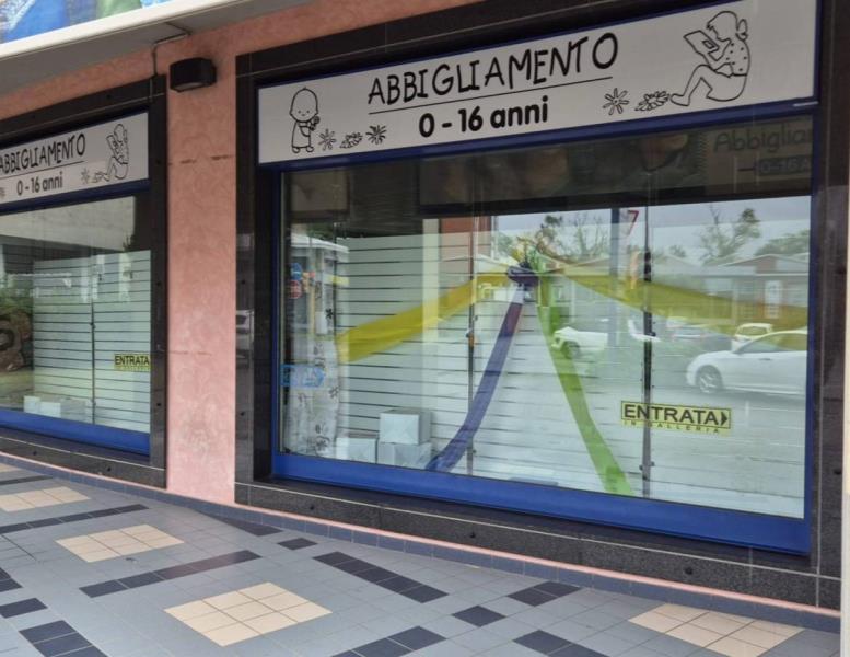 locale commerciale in vendita a Toscolano-Maderno in zona Maderno