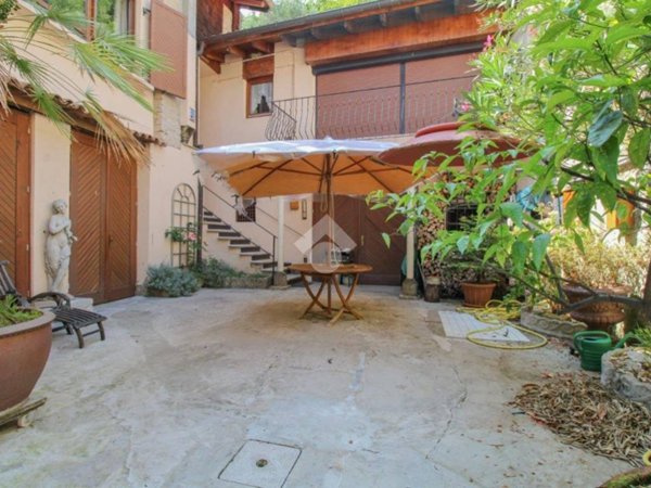 casa indipendente in vendita a Toscolano-Maderno in zona Cecina
