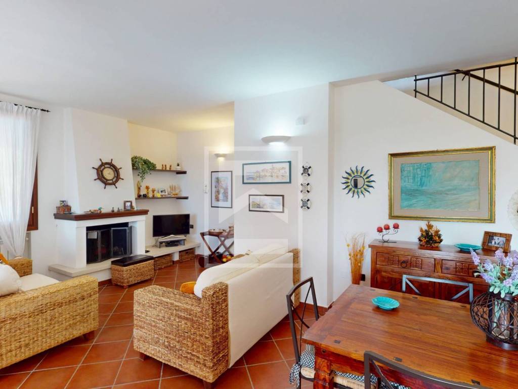 casa indipendente in vendita a Toscolano-Maderno in zona Maclino