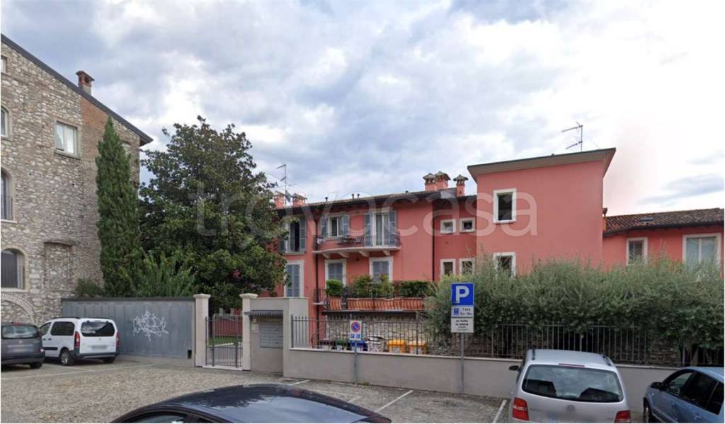locale commerciale in vendita a Toscolano-Maderno in zona Toscolano