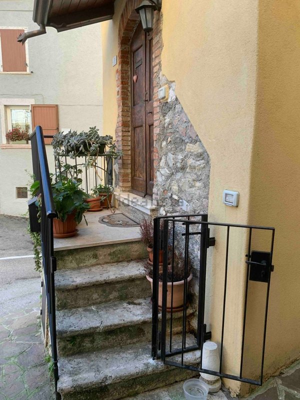 casa indipendente in vendita a Toscolano-Maderno in zona Gaino