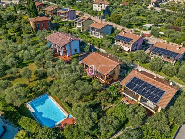 casa indipendente in vendita a Toscolano-Maderno in zona Roina