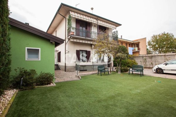 casa indipendente in vendita a Toscolano-Maderno in zona Maderno