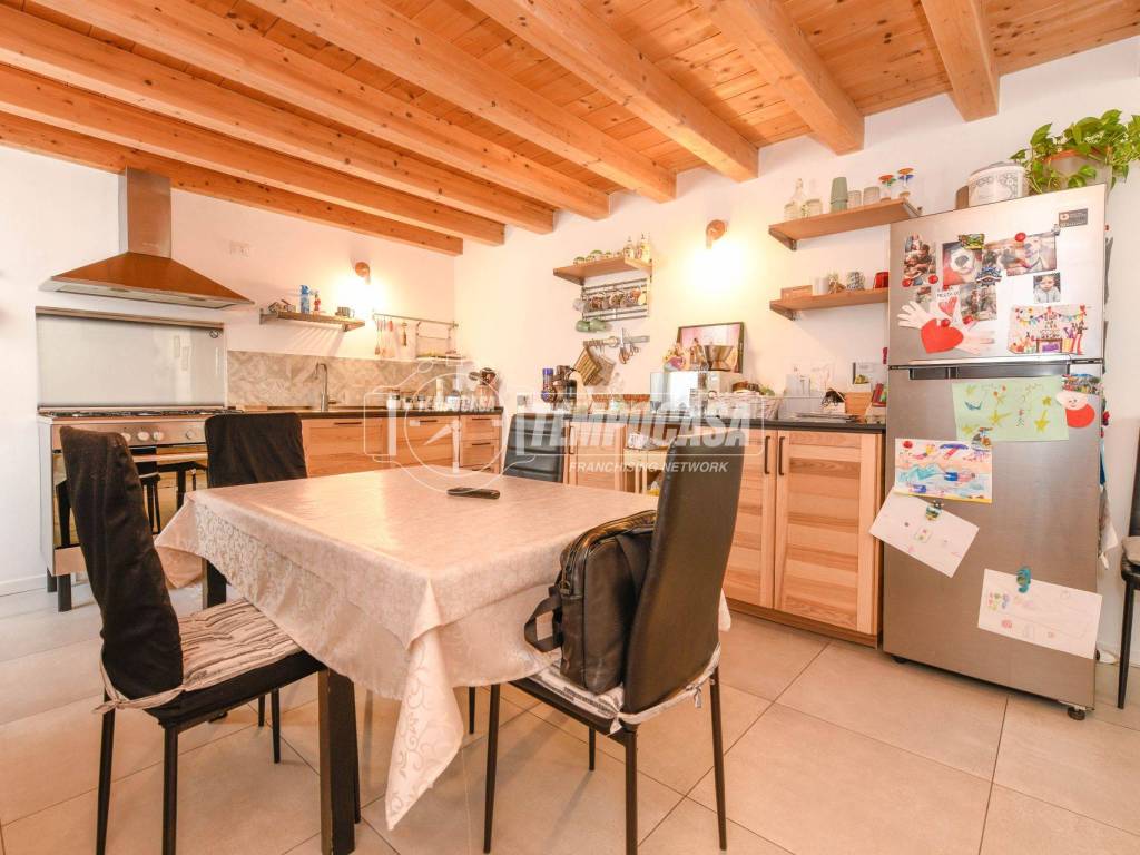 casa indipendente in vendita a Toscolano-Maderno in zona Gaino