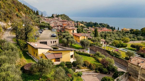 casa indipendente in vendita a Toscolano-Maderno in zona Cecina