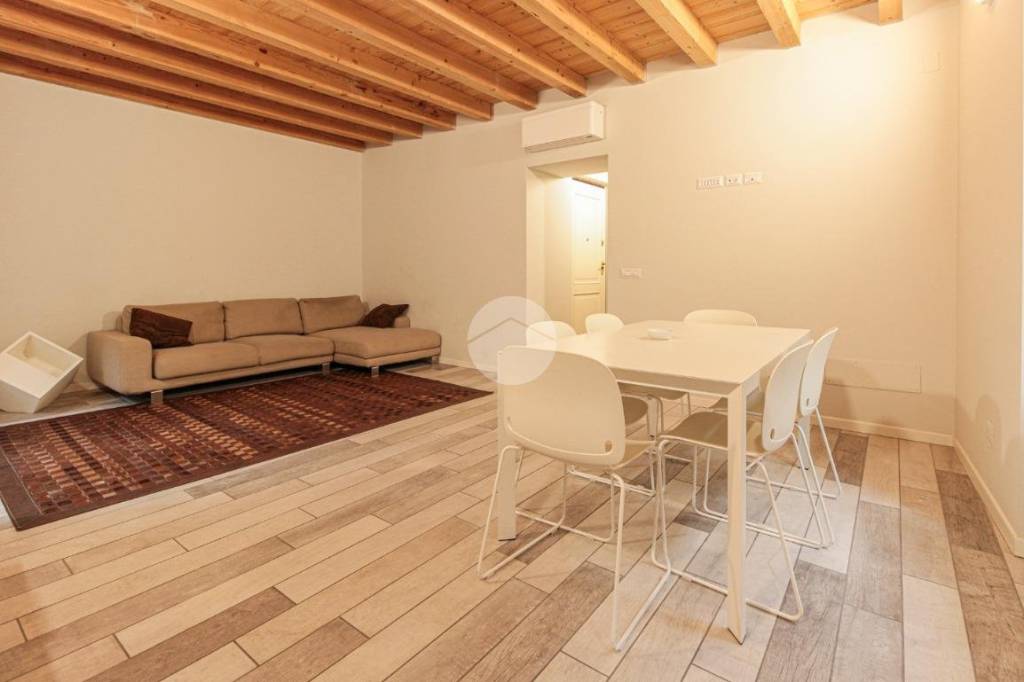 casa indipendente in vendita a Toscolano-Maderno in zona Maderno