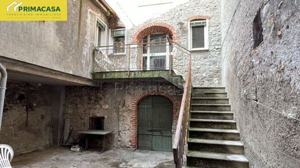 casa indipendente in vendita a Toscolano-Maderno in zona Maderno