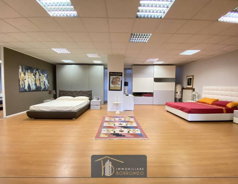 negozio in vendita a Toscolano-Maderno in zona Maderno