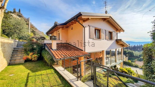 casa indipendente in vendita a Toscolano-Maderno