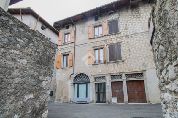 casa indipendente in vendita a Toscolano-Maderno in zona Toscolano