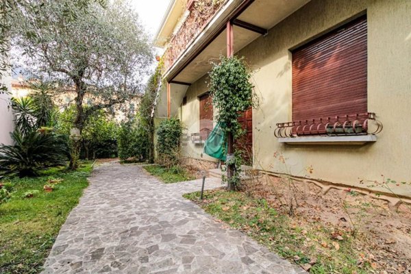 casa indipendente in vendita a Toscolano-Maderno in zona Maderno