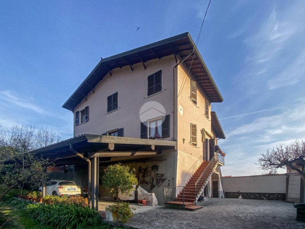 casa indipendente in vendita a Toscolano-Maderno in zona Cecina
