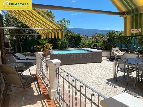 casa indipendente in vendita a Toscolano-Maderno in zona Maderno