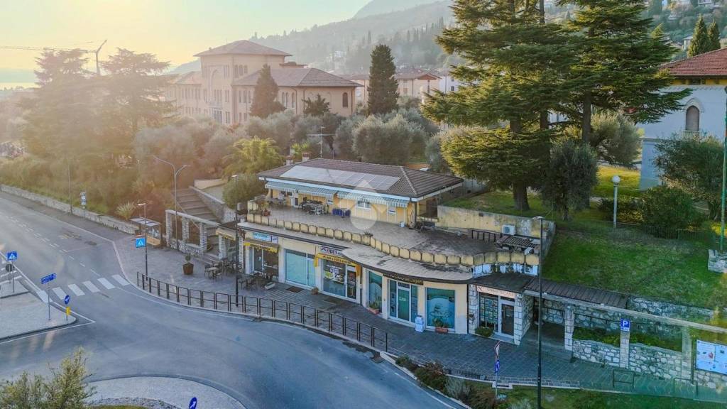 negozio in vendita a Toscolano-Maderno in zona Toscolano