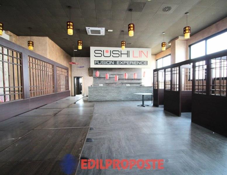 locale commerciale in vendita a Toscolano-Maderno in zona Maderno