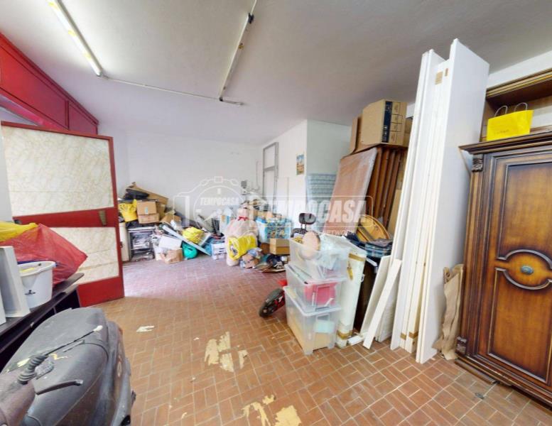 locale commerciale in vendita a Toscolano-Maderno in zona Maderno