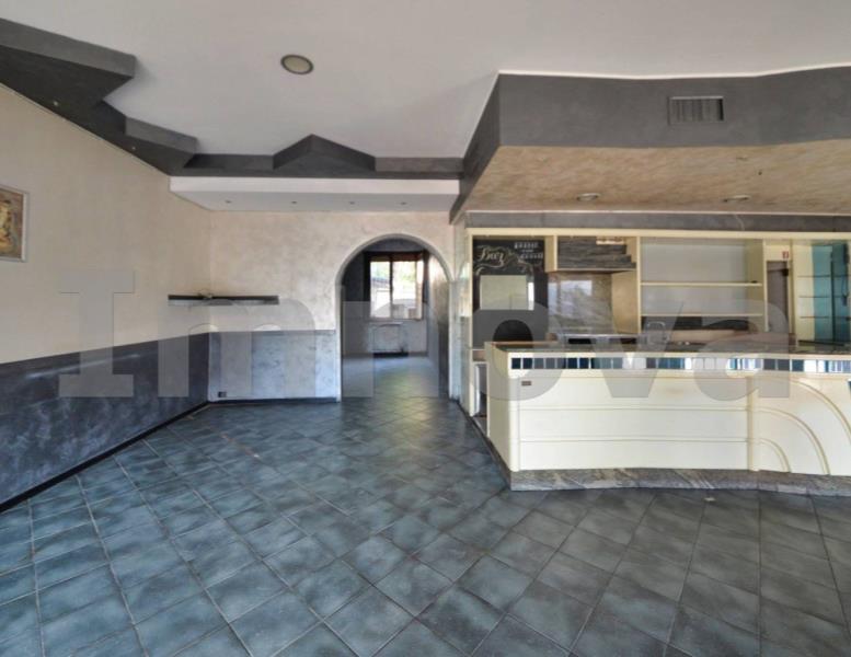 negozio in vendita a Toscolano-Maderno in zona Maderno