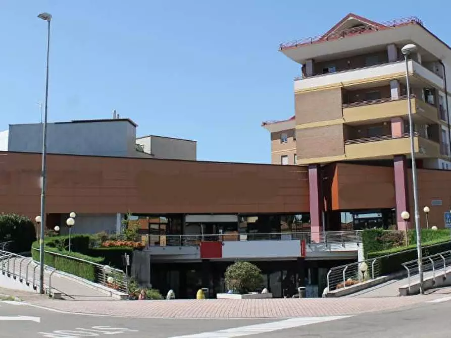 negozio in vendita a Toscolano-Maderno in zona Maderno