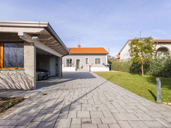 casa indipendente in vendita a Toscolano-Maderno in zona Maderno