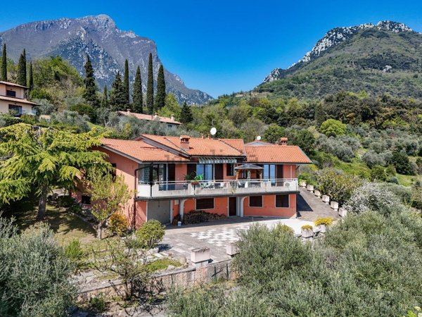 casa indipendente in vendita a Toscolano-Maderno in zona Gaino