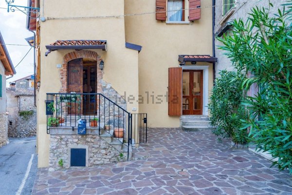 appartamento in vendita a Toscolano-Maderno in zona Gaino