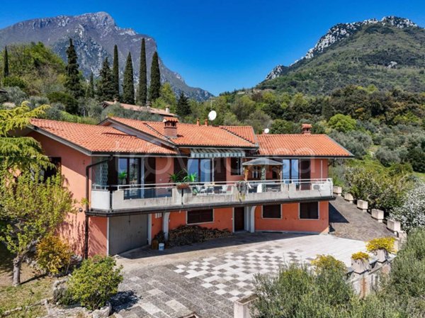 casa indipendente in vendita a Toscolano-Maderno in zona Toscolano