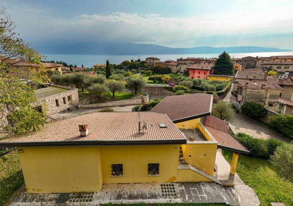 casa indipendente in vendita a Toscolano-Maderno in zona Cecina