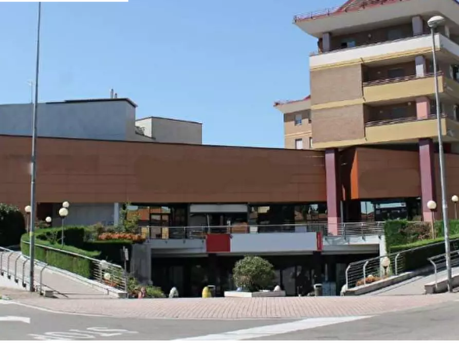 negozio in vendita a Toscolano-Maderno in zona Maderno