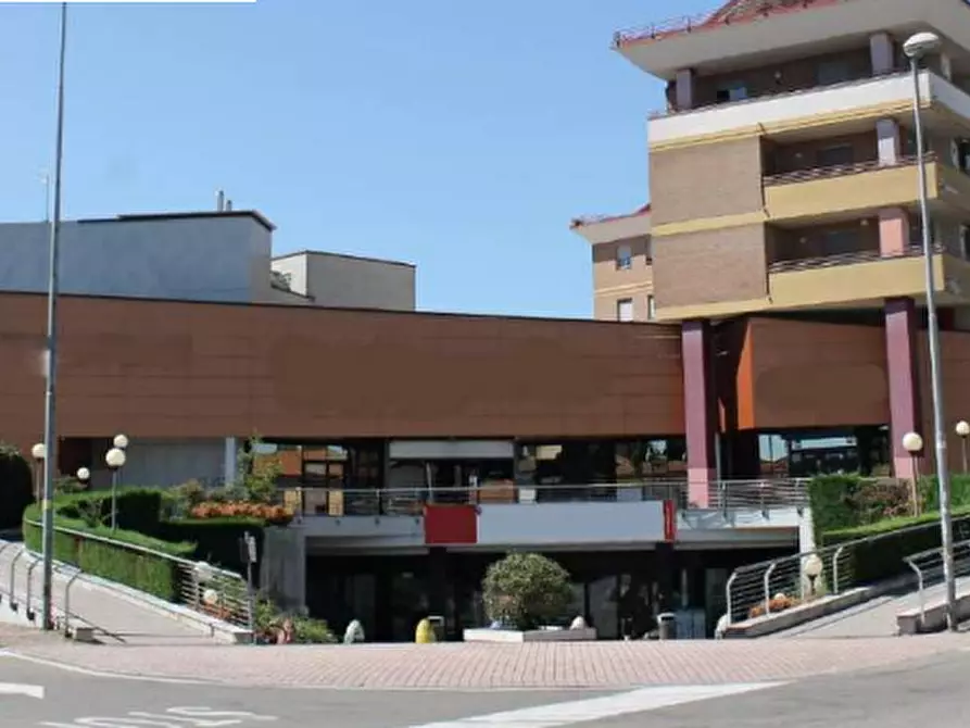 negozio in vendita a Toscolano-Maderno in zona Maderno