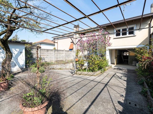 casa indipendente in vendita a Toscolano-Maderno in zona Maderno