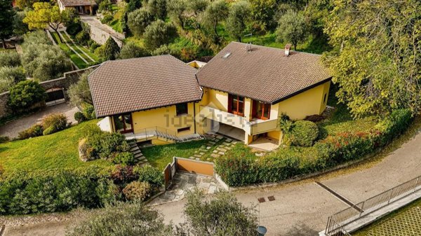 casa indipendente in vendita a Toscolano-Maderno in zona Cecina