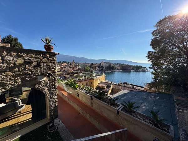 casa indipendente in vendita a Toscolano-Maderno in zona Maderno