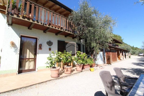 casa indipendente in vendita a Toscolano-Maderno in zona Toscolano