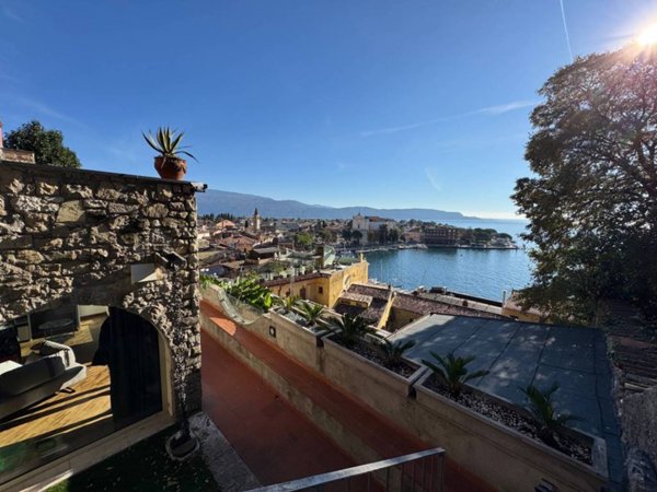 casa indipendente in vendita a Toscolano-Maderno in zona Maderno