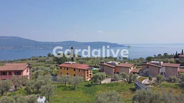 casa indipendente in vendita a Toscolano-Maderno in zona Cecina