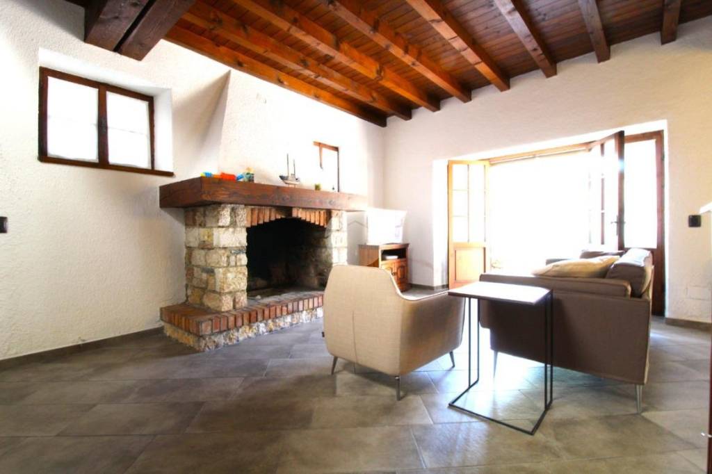 casa indipendente in vendita a Toscolano-Maderno in zona Roina