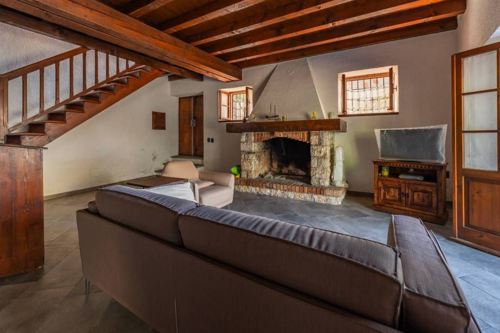 casa indipendente in vendita a Toscolano-Maderno in zona Roina
