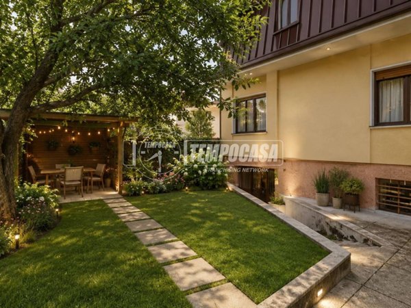 casa indipendente in vendita a Toscolano-Maderno in zona Maderno